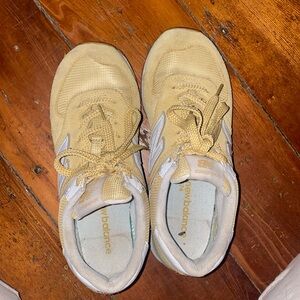 NEW BALANCE SNEAKERS